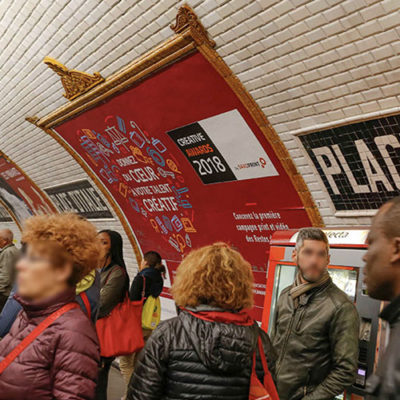 Les Creative Awards by Saxoprint s’affichent dans le metro avec Mlle Pitch !