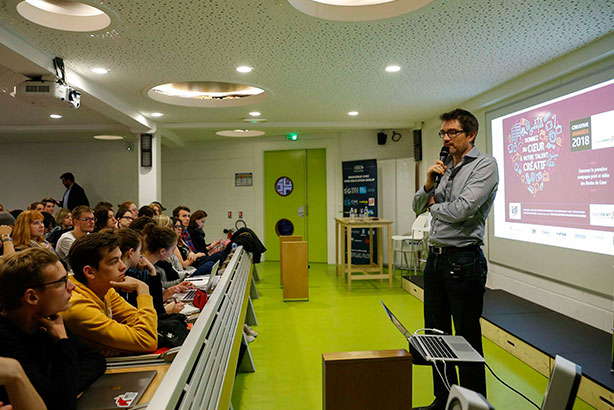 Professeur et sa classe