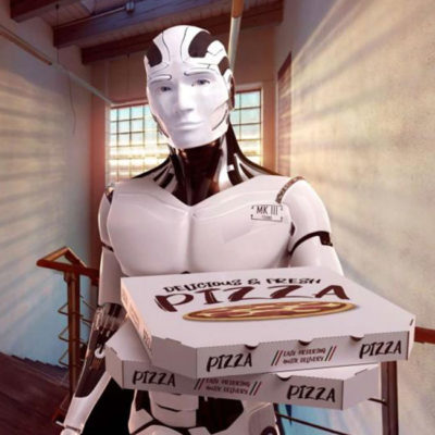 Un robot humanoïde livreur de pizza sur le pas d'une porte