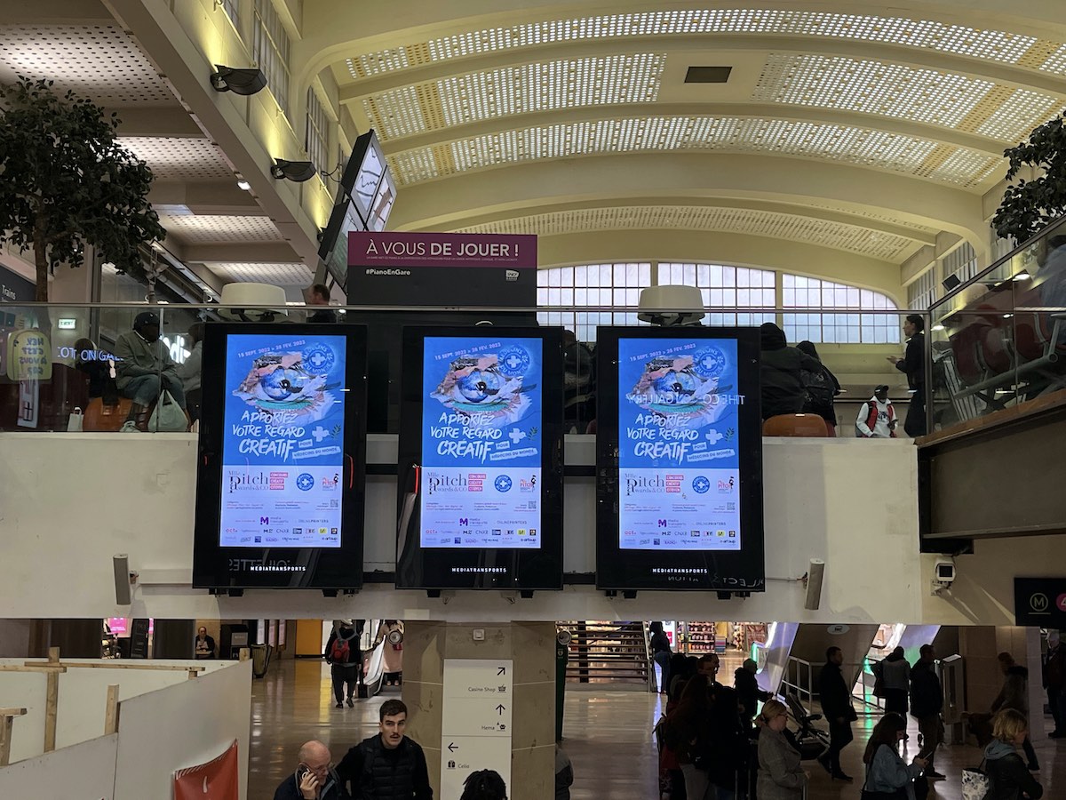 Affichage animation en gare parisienne
